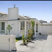 Home Owner wanting sitter in , Victoria