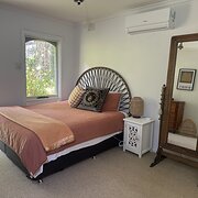 Home Owner wanting sitter in Melbourne, Victoria
