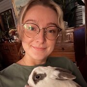 House Sitter - Reliable Homebody Who Loves Pets
