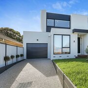 Home Owner wanting sitter in Melbourne, Victoria