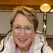 House Sitter - Pauline Peppard
