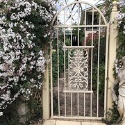 Home Owner wanting sitter in Sydney, New South Wales