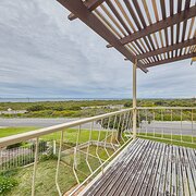 Home Owner wanting sitter in Perth, Western Australia